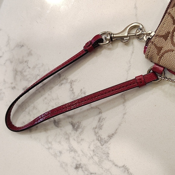 Coach Parker Signature Wristlet Tan And Crimson Red 6" x 4" Hang Tag - Picture 2 of 14